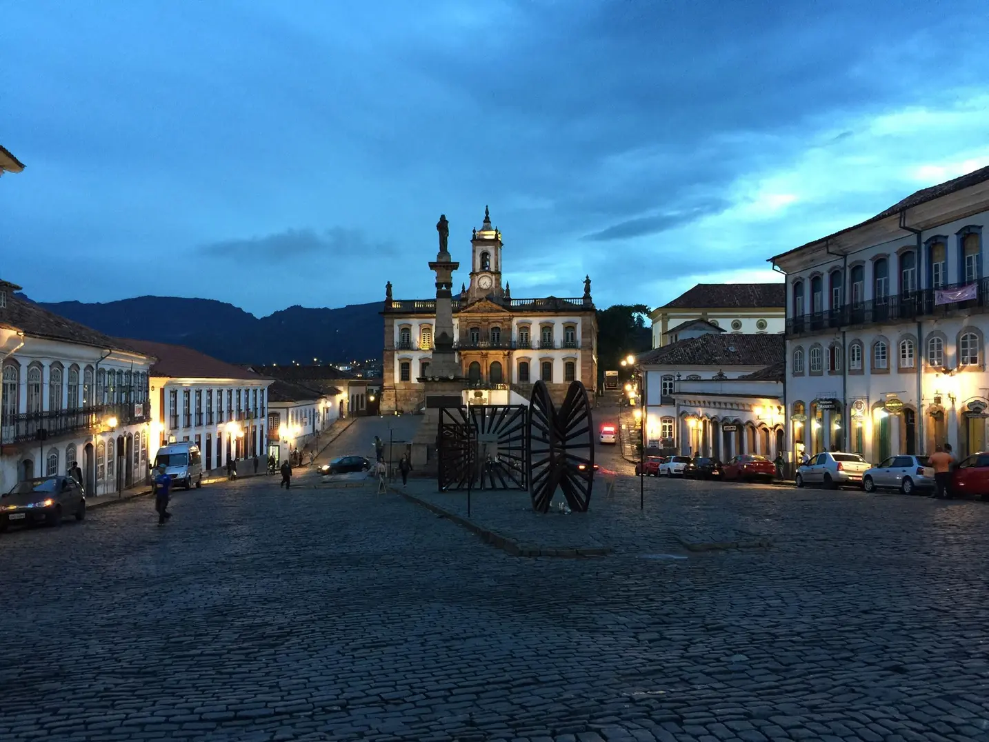 Praça Tiradentes ao entardecer